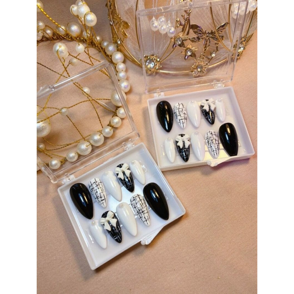 NAILBOX THIẾT KẾ KẺ DẠ ĐEN TRẮNG A24