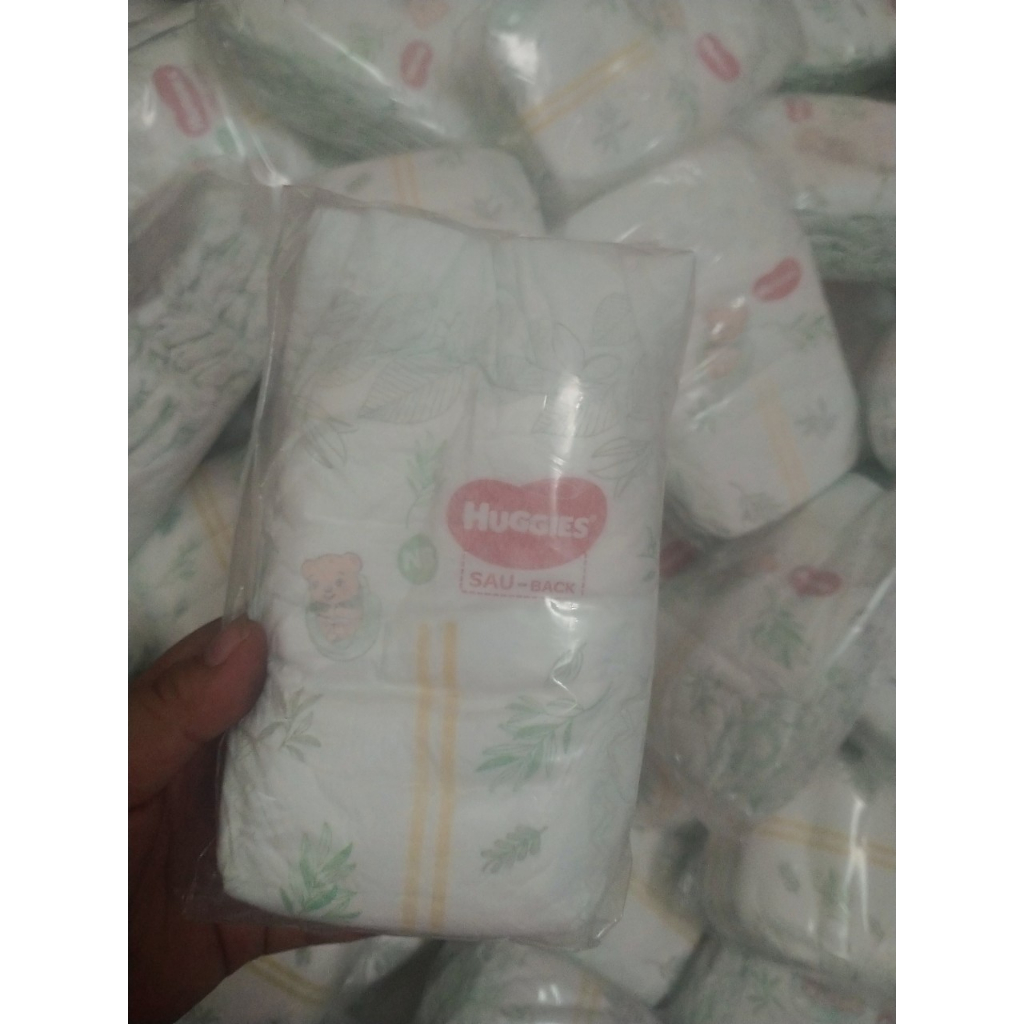 100 MIẾNG TÃ DÁN SƠ SINH HUGGIES TRÀM TRÀ