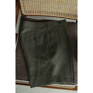 Quần short linen nam sidetab xanh rêu