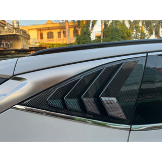 Ốp trang trí ngoại thất mang cá dán trụ cửa Hyundai Tucson 2022 -2023 thể thao phong cách siêu xe