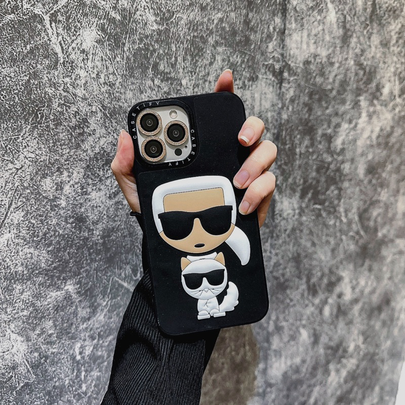 Ốp lưng đen casetify KARL ĐEO KÍNH - MÈO chống bẩn cạnh vuông cho i phone 7 đến 14promax