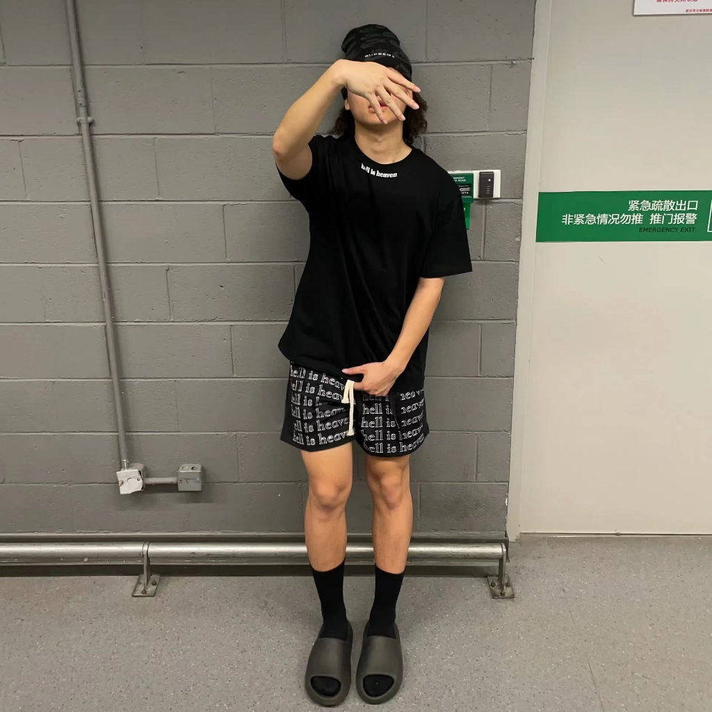 Quần Thun Ngố Nam Họa Tiết Chữ Nổi Bật HeiLit Short Nỉ Đùi Dày Dặn Có Túi Kết Hợp Dây Rút Dáng Cao