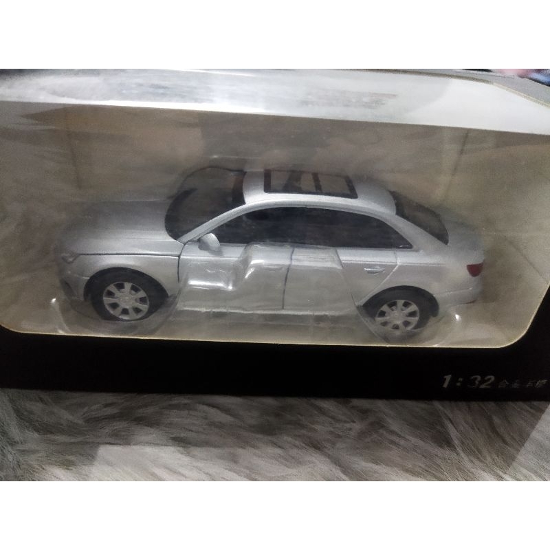 Xe mô hình Audi A4L tỷ lệ 1:32 Beiyue