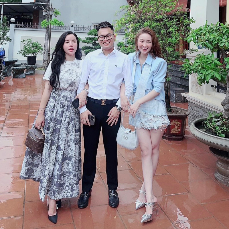 Sục mũi nhọn nơ đá cao cấp, màu bạc bóng sáng sang chảnh