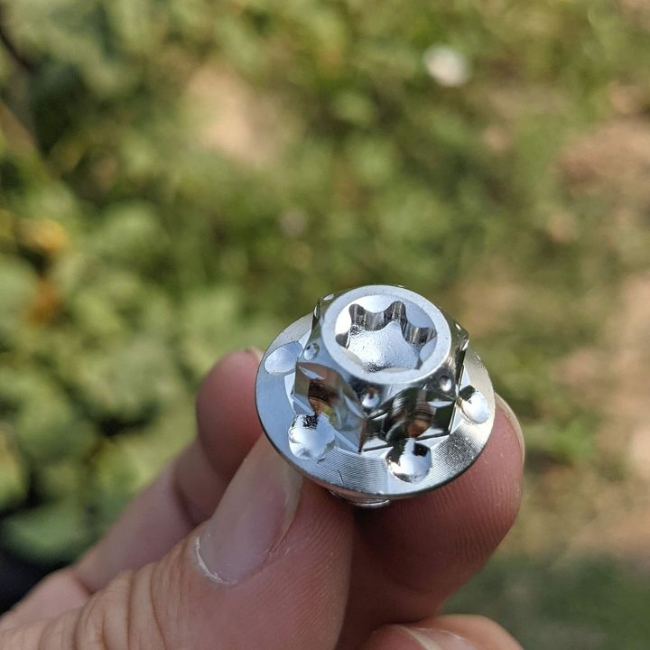 Ốc Salaya Inox 304 10li25 8li25 gắn pát heo dầu yamaha và honda và các vị trí cùng kích thước