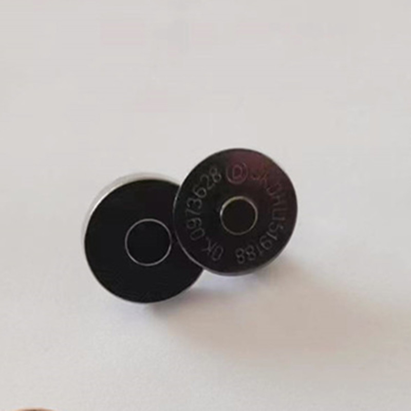 Nút hít, Nút hít nam châm, Phụ kiện gắn túi