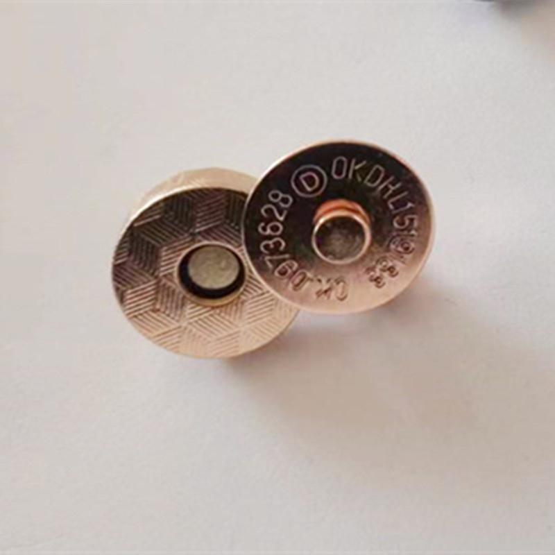 Nút hít, Nút hít nam châm, Phụ kiện gắn túi