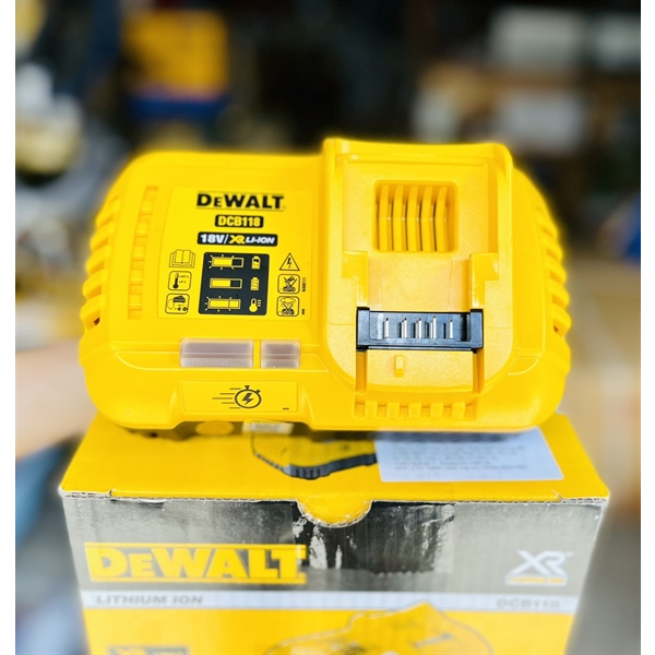 Đế sạc pin DEWALT DCB118-KR đa năng 18V/54V