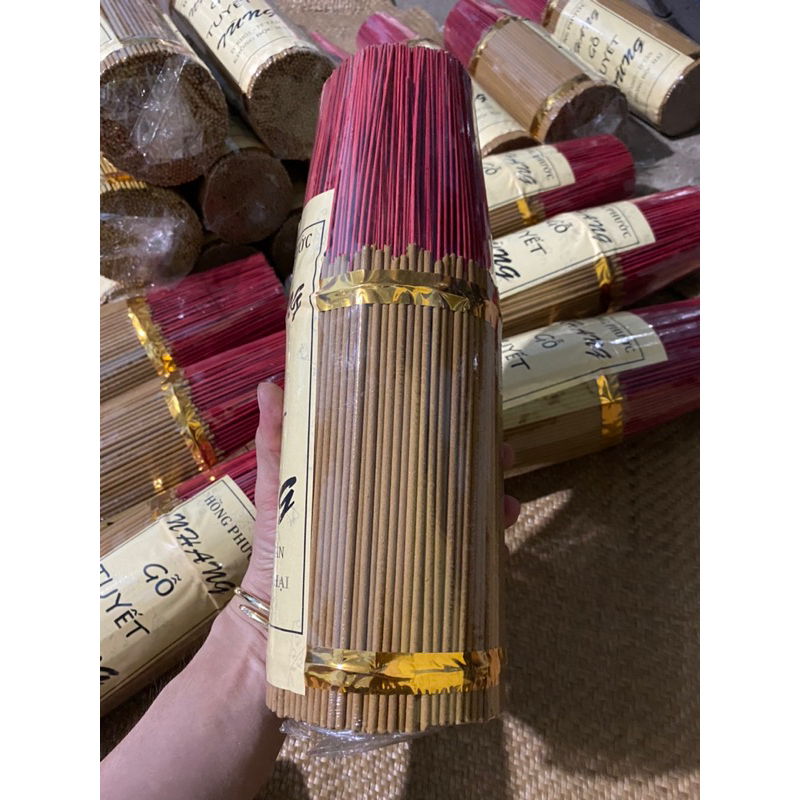Nhang gỗ tuyết tùng 30cm