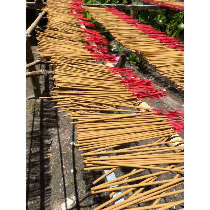 Nhang gỗ tuyết tùng 30cm