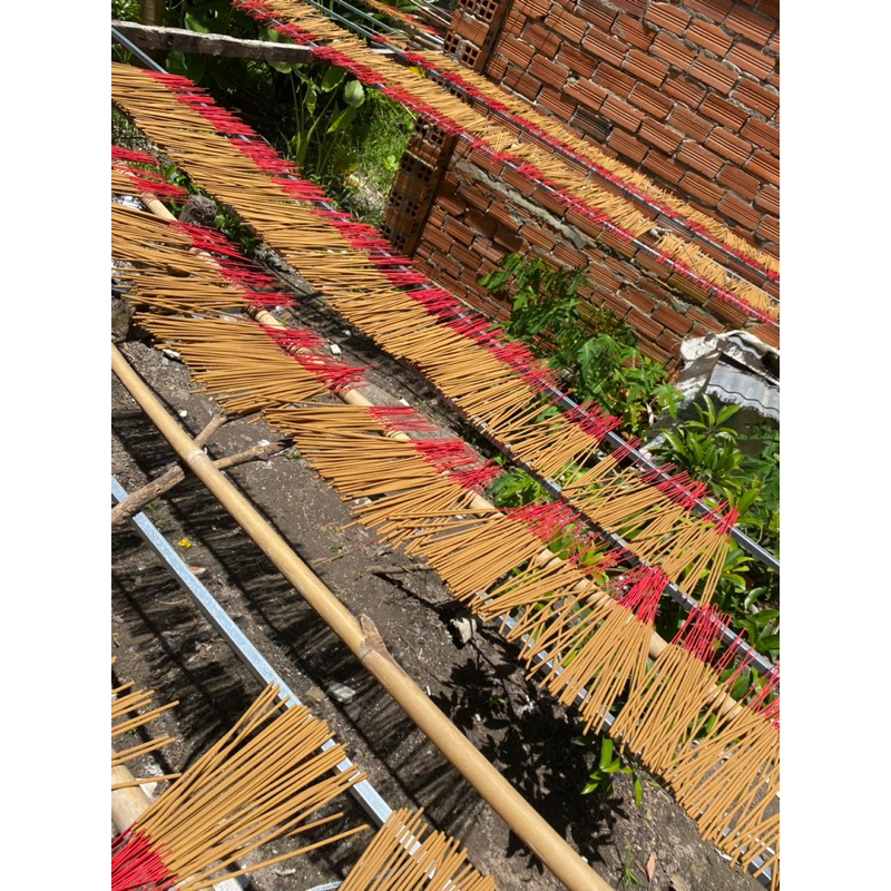 Nhang gỗ tuyết tùng 30cm