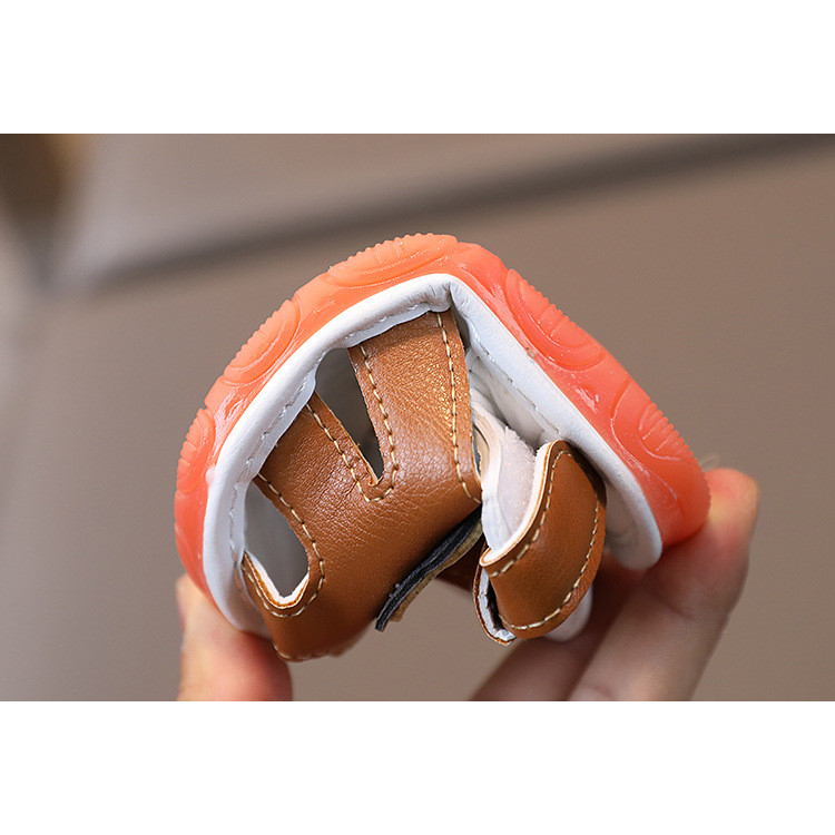 Dép sandal tập đi cho bé gái bé trai có kèn đế êm chống trơn chống trượt gắn hình Gấu kute