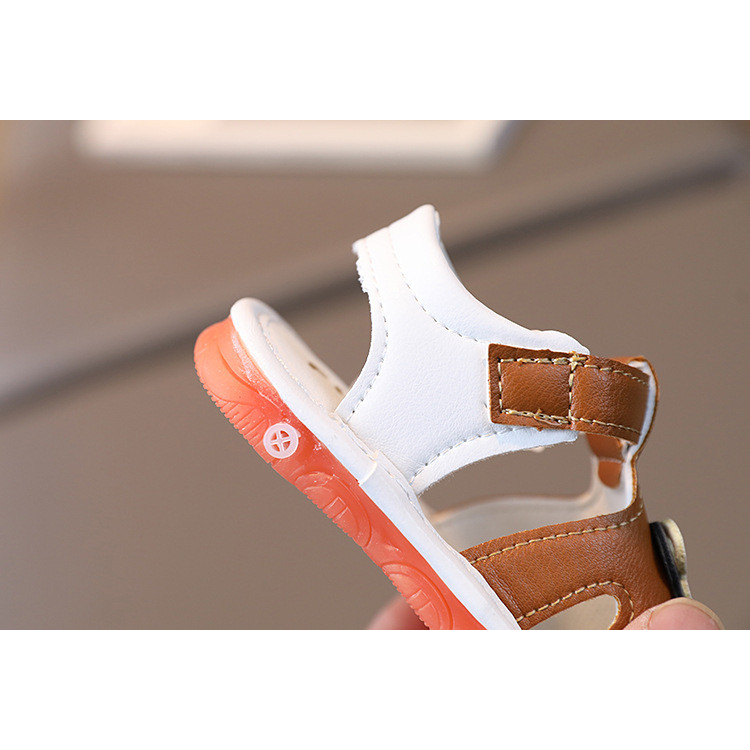 Dép sandal tập đi cho bé gái bé trai có kèn đế êm chống trơn chống trượt gắn hình Gấu kute