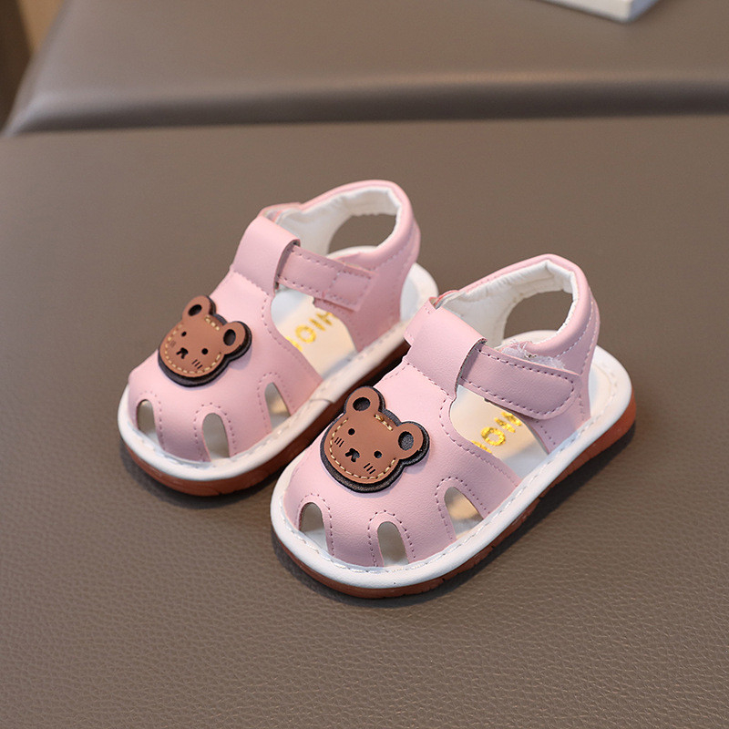 Dép sandal tập đi cho bé gái bé trai có kèn đế êm chống trơn chống trượt gắn hình Gấu kute