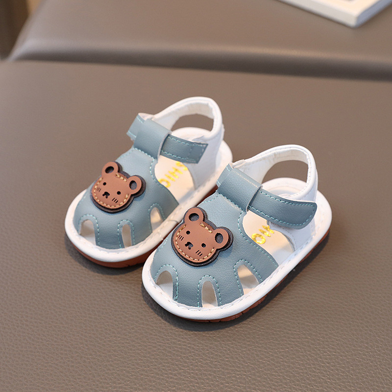 Dép sandal tập đi cho bé gái bé trai có kèn đế êm chống trơn chống trượt gắn hình Gấu kute