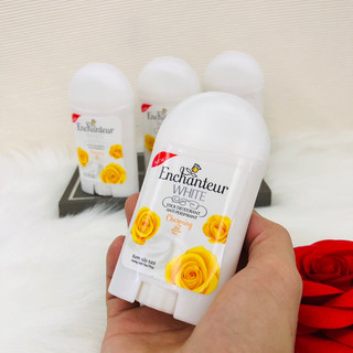 Lăn khử mùi dạng sáp enchanteur