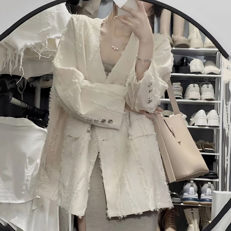 Blazer cổ V trắng cúc tim vân tua sọc dáng dài