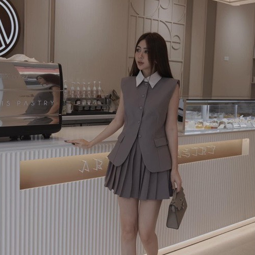 Set áo gile cổ vest mix chân váy xếp ly -TInahouse.2021