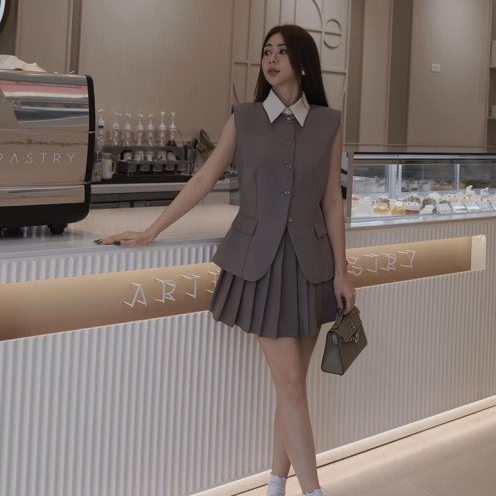 Set áo gile cổ vest mix chân váy xếp ly -TInahouse.2021