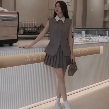 Set áo gile cổ vest mix chân váy xếp ly -TInahouse.2021