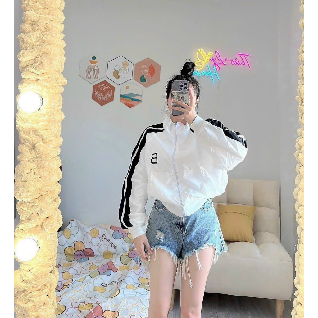 Áo Khoác Dù Nữ Có 2 Lớp Phối Dáng Form Rộng Hình Áo Thêu Logo Cực Đẹp Chất Liệu Vải Mát Có Sọc 2 Cánh Tay Siêu Đẹp