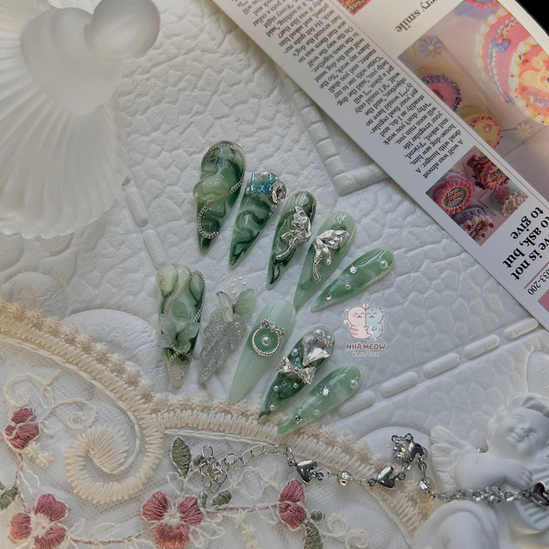 Nail Box thiết kế Loang Cánh Đá