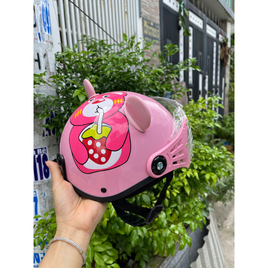 Nón bảo hiểm gấu dâu  kính càng cho e bé từ 2t đến 7t kèm tai gấu