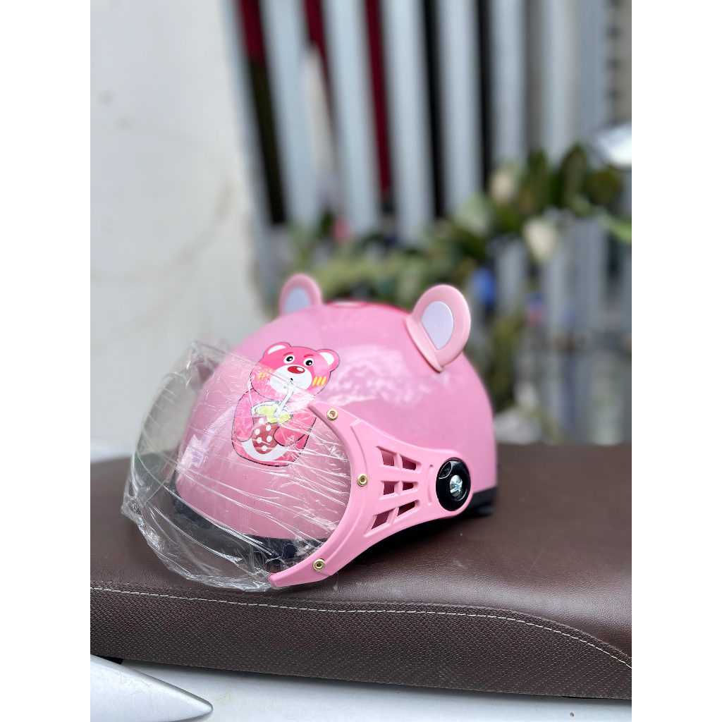 Nón bảo hiểm gấu dâu  kính càng cho e bé từ 2t đến 7t kèm tai gấu
