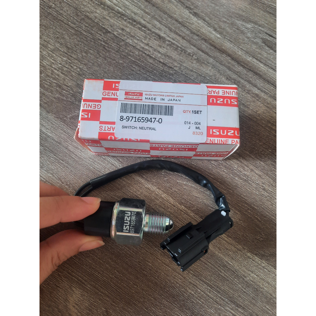 8-97165947-0 CẢM BIẾN BÁO LÙI XE TẢI ISUZU 1 TẤN 4/ 1 TẤN 9/ 2 TẤN 5