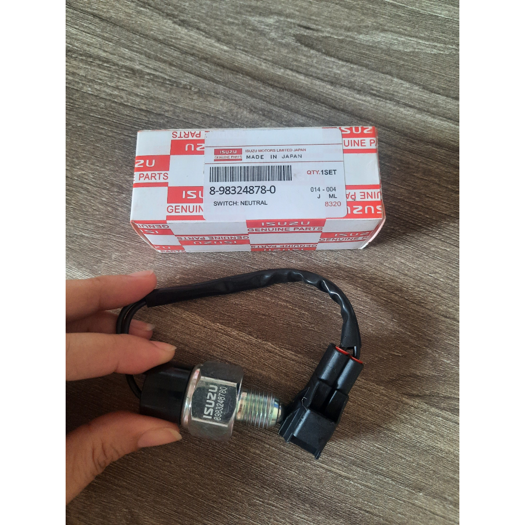 8-98324878-0 CẢM BIẾN BÁO LÙI XE TẢI ISUZU 3 TẤN 5/ 5 TẤN