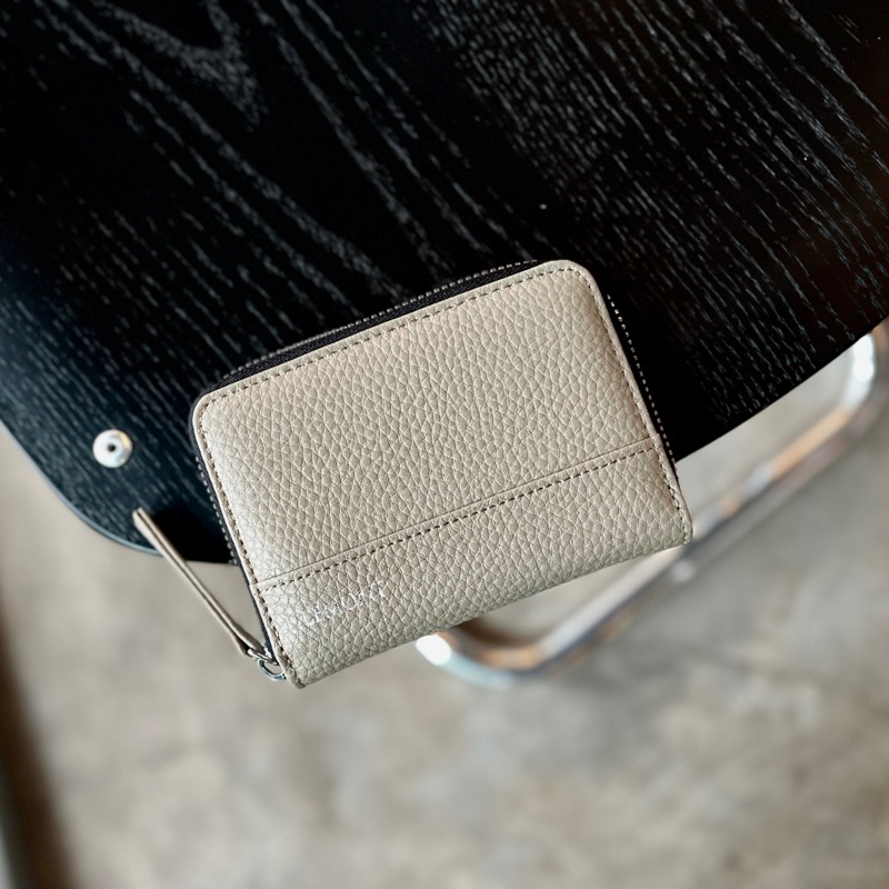 Ví da bò thật Goodie khoá kéo YKK bền mượt - Thiết kế chính hãng từ Lemont.