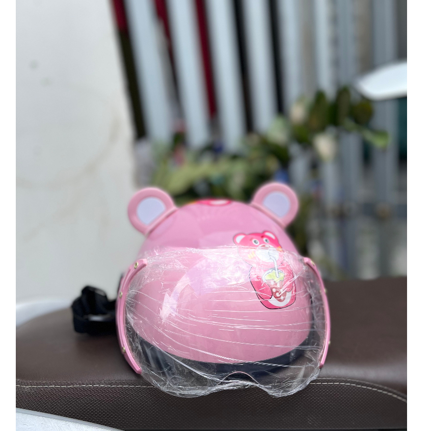 Nón bảo hiểm gấu dâu  kính càng cho e bé từ 2t đến 7t kèm tai gấu
