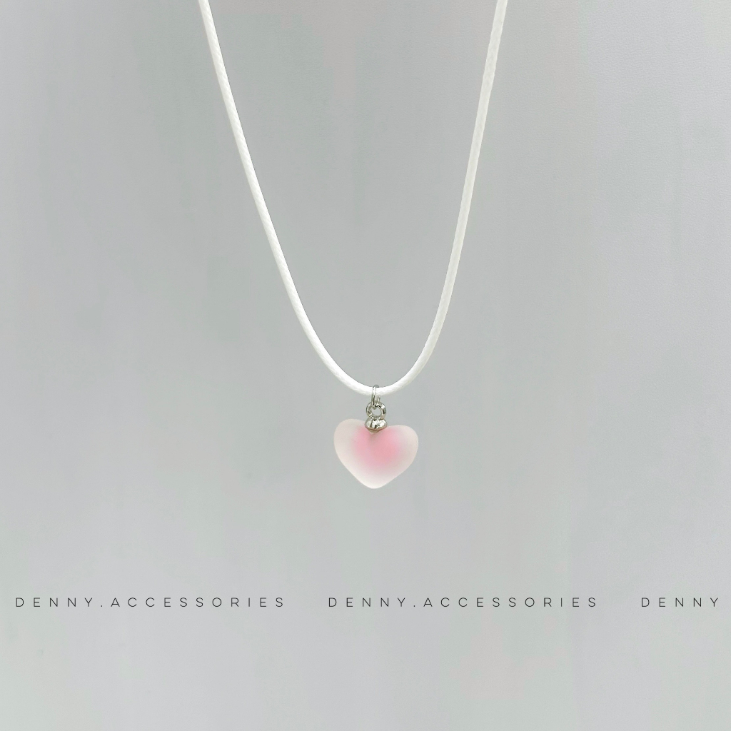 Vòng cô charm trái tim phủ mờ