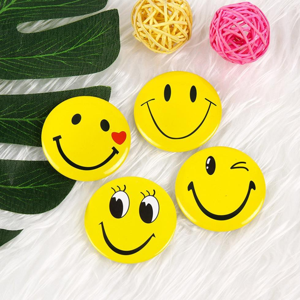 Kẹp tóc,huy hiệu , nhãn dán ,móc khóa giao ngẫu nhiên