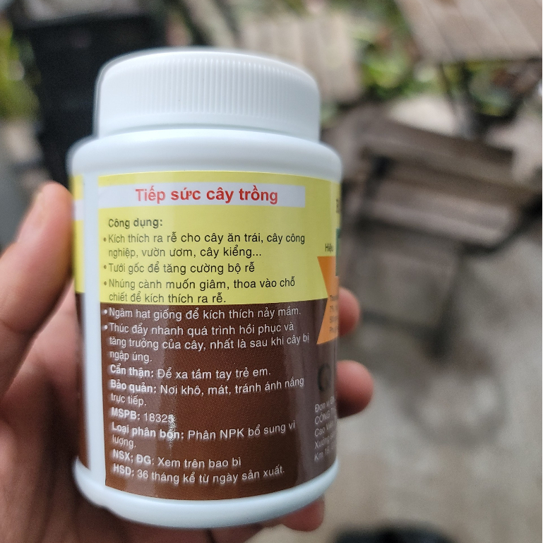 Lọ 100gr Kích rễ cực mạnh N3M, phân bón lá kích thích sinh trưởng cho cây cảnh, sen đá và các loại hoa