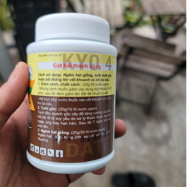 Lọ 100gr Kích rễ cực mạnh N3M, phân bón lá kích thích sinh trưởng cho cây cảnh, sen đá và các loại hoa