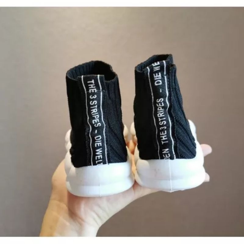 Giày bé trai thanh lý