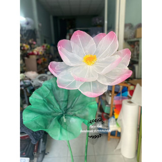 trụ hoa sen khổng lồ