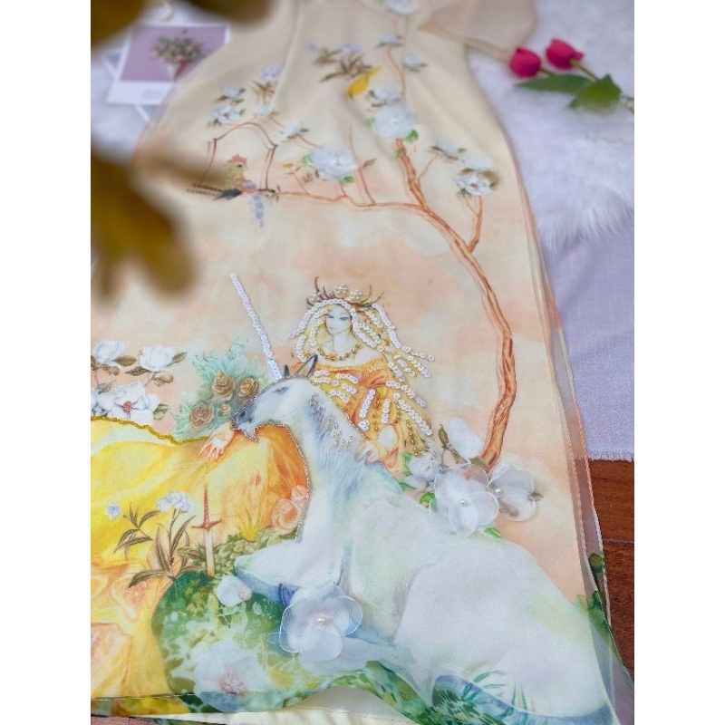 Áo dài cách tân Trúc Mã vải tơ organza 4 tà thêu hoa nổi