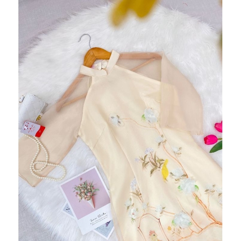 Áo dài cách tân Trúc Mã vải tơ organza 4 tà thêu hoa nổi
