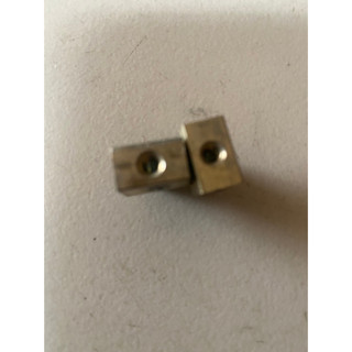 bộ 2 chiếc chổi than dùng cho máy ổn áp LiOA
