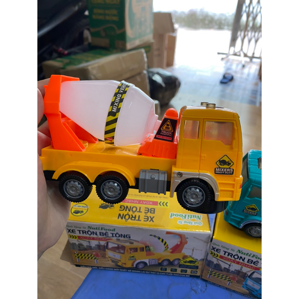 ĐỒ CHƠI XE TRỘN BÊ TÔNG QUÀ TẶNG SỮA NUTIFOOD