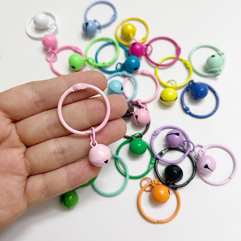 1 cái khoen móc khoá kèm chuông