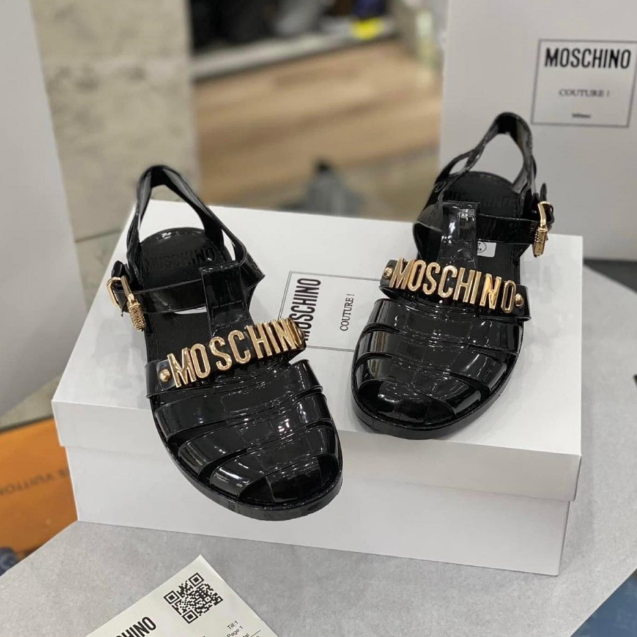 Dép xăng đan nam - Dep rọ Moschino đen nam khoá và logo kim loại Mẫu mới 2023