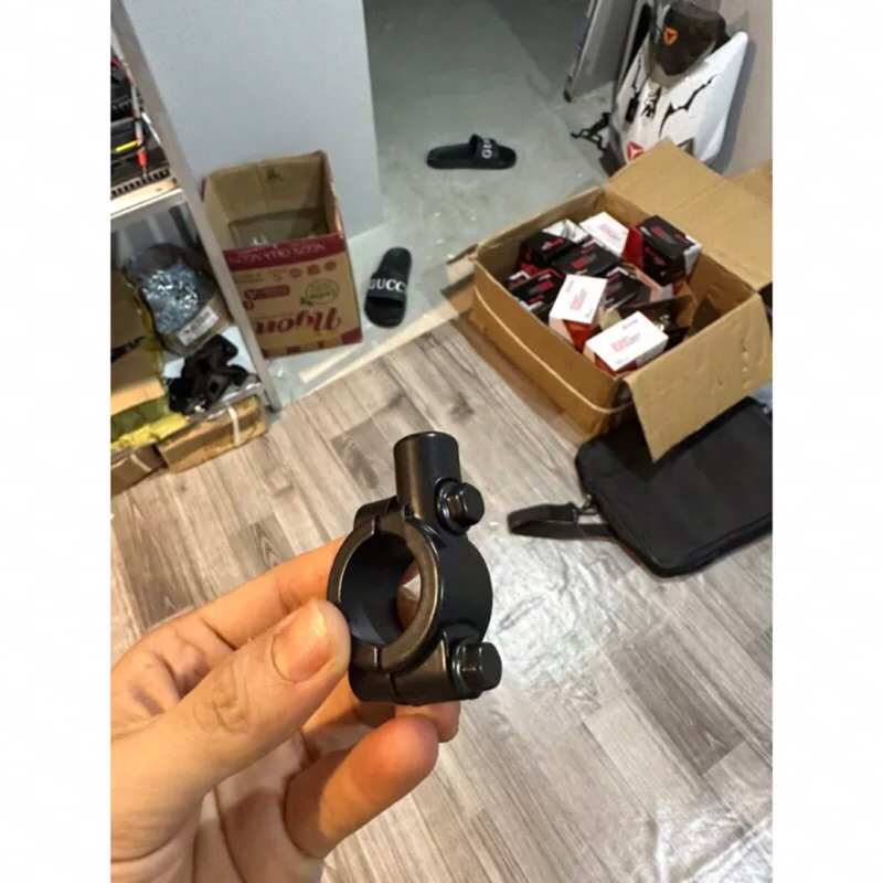 Pas gắn chân gương rời gắn ghi đông cho mọi dòng xe