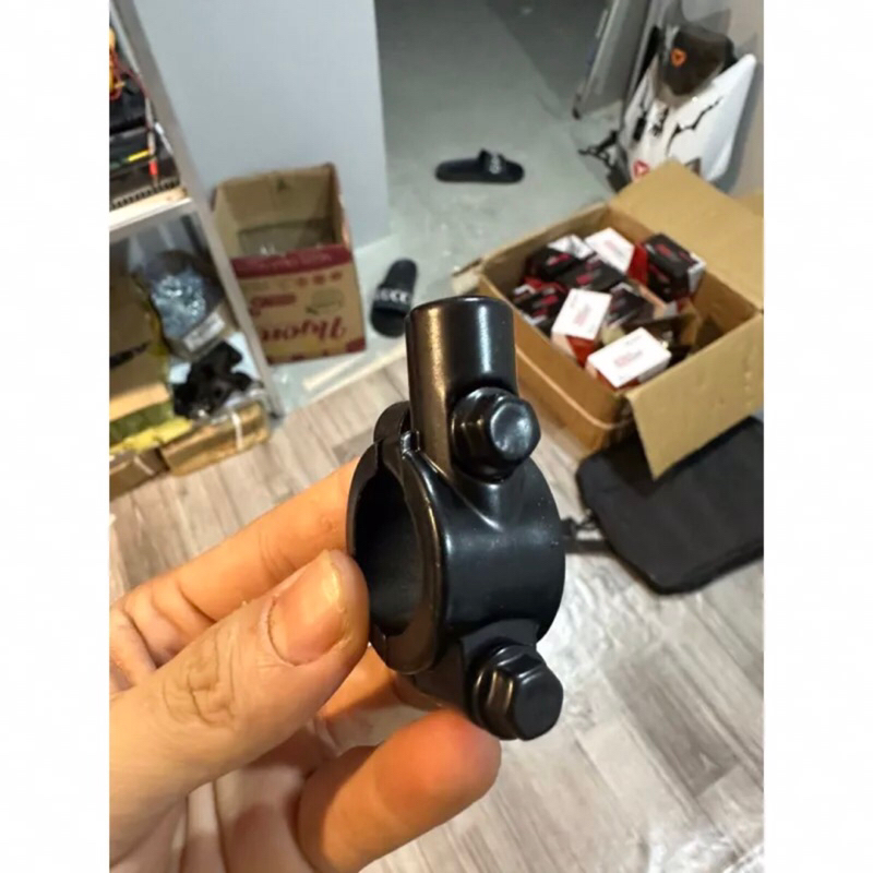 Pas gắn chân gương rời gắn ghi đông cho mọi dòng xe