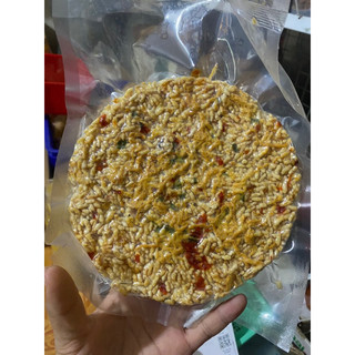 1 miếng  cơm cháy ít chà bông  20cm