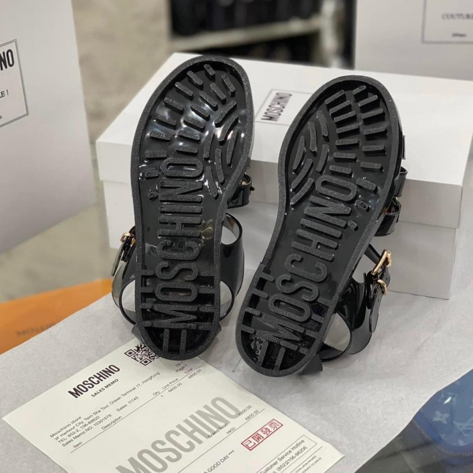 Dép xăng đan nam - Dep rọ Moschino đen nam khoá và logo kim loại Mẫu mới 2023