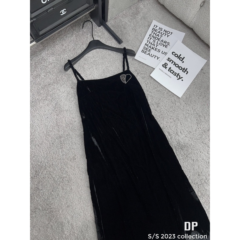 Váy dây nhung gấu ren