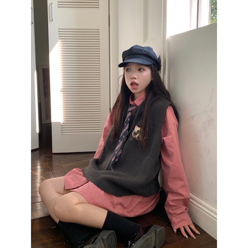 Áo gile len mũ thêu hình mèo dáng thụng kèm somi hồng oversize dầy dặn ấm thời trang trẻ trung hàn quốc